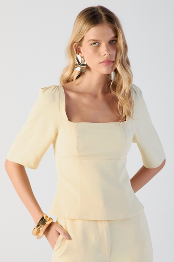 Blusa de Alfaiataria Amarelo Manteiga Molly em crepe de acetato