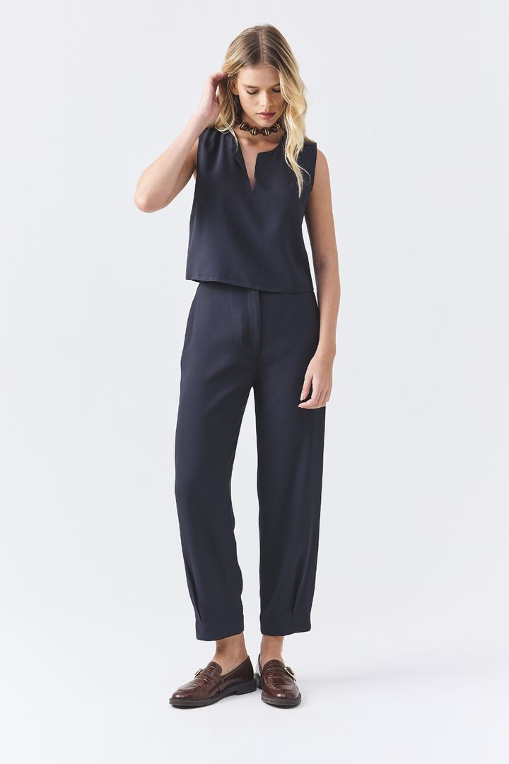 Calça de Alfaiataria Azul Marinho Olivia em crepe de acetato sem pregas
