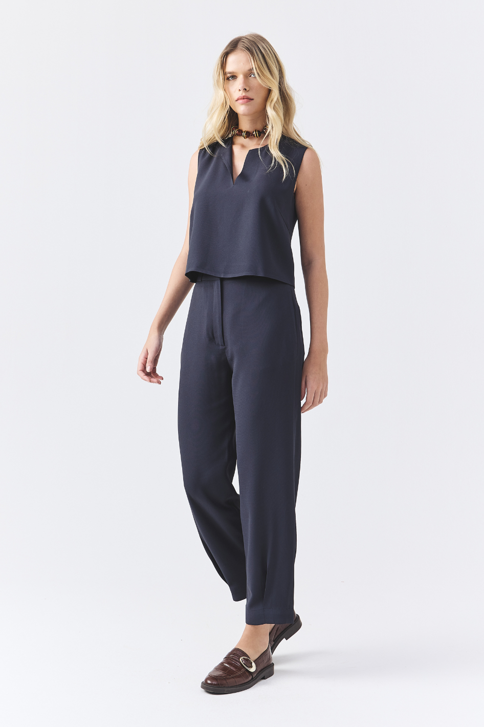 Calça de Alfaiataria Azul Marinho Olivia em crepe de acetato sem pregas