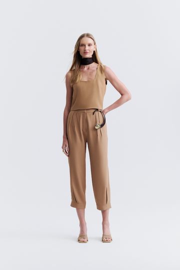 Calça de Alfaiataria Caramelo Cleo em crepe de acetato