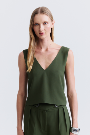 Blusa de Alfaiataria Verde New Selena em crepe de acetato modelagem soltinha