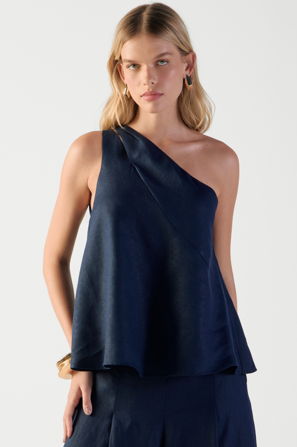 Blusa de Linho Azul Navy Brunella