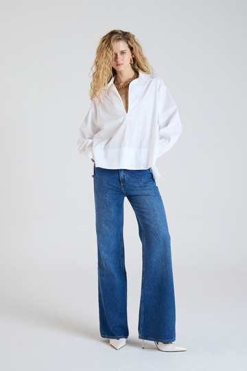 Calça Jeans Eduarda em alfaiataria cintura media, modelagem reta