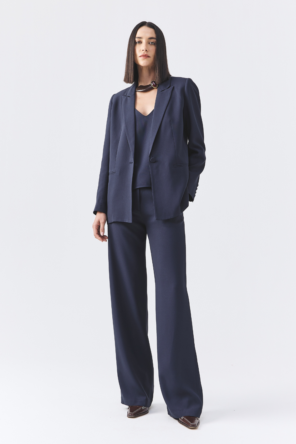 Calça de Alfaiataria Azul Marinho Sara em crepe de acetato sem pregas