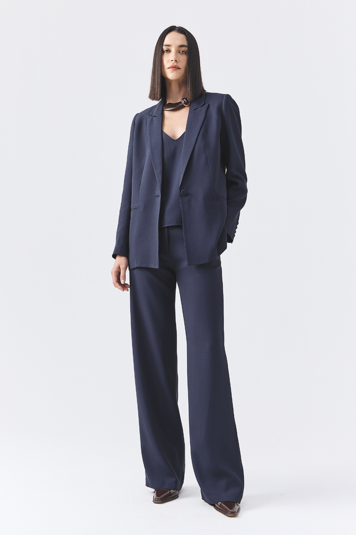 Calça de Alfaiataria Azul Marinho Sara em crepe de acetato sem pregas