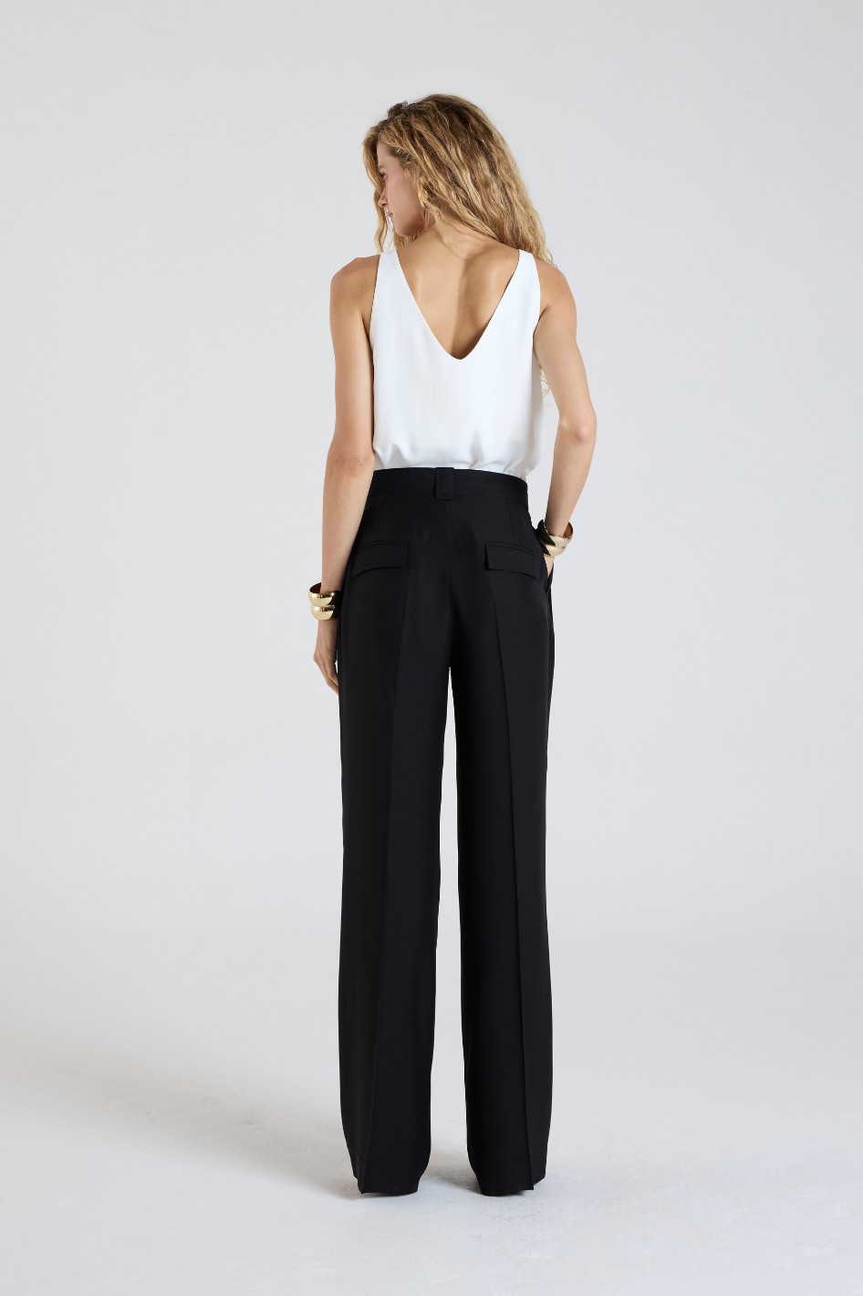Calça de Alfaiataria Carol Preta em crepe de acetato