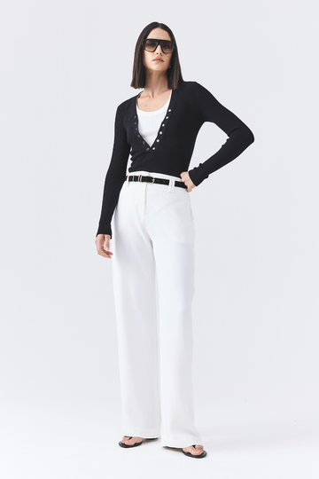 Calça de Alfaiataria Cinthia Off White em crepe de acetato sem pregas, modelagem reta