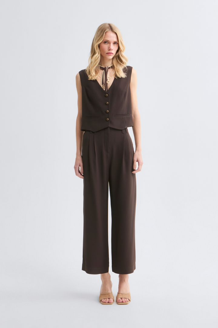 Calça de Alfaiataria Lari Marrom Café