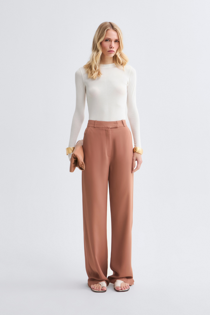 Calça de Alfaiataria Mocha Mousse Sara