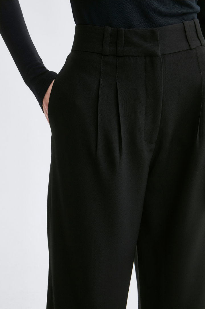 Calça de Alfaiataria Preta Luiza