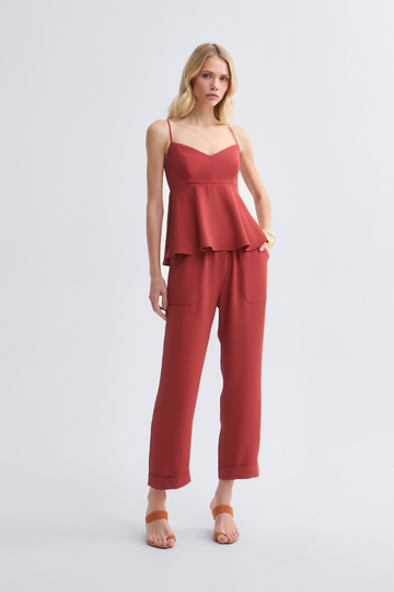 Calça de Alfaiataria Vermelho Falu Ella em acetato cintura media, modelagem reta