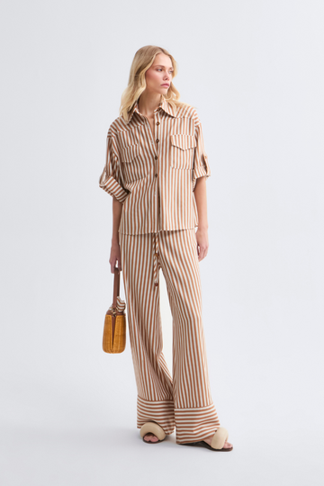 Calça de Linho Caramelo Ava em linho modelagem ampla