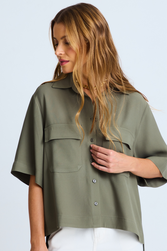 Camisa de Alfaiataria Manu Verde Militar