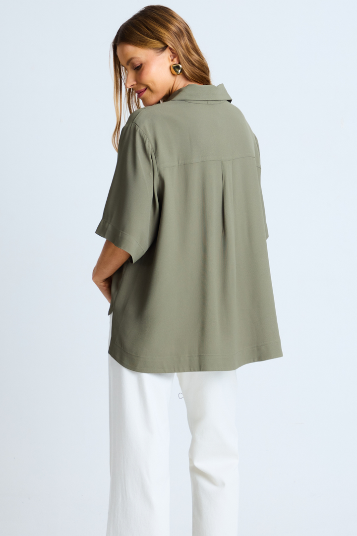 Camisa de Alfaiataria Manu Verde Militar