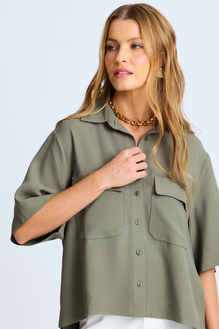 Camisa de Alfaiataria Manu Verde Militar