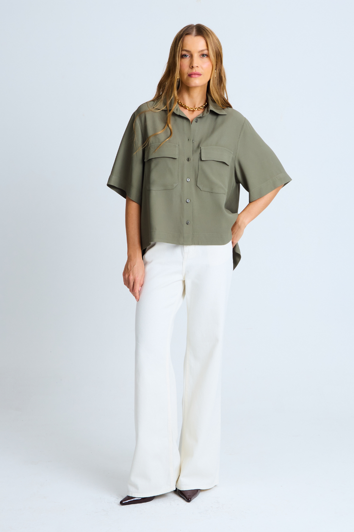 Camisa de Alfaiataria Manu Verde Militar