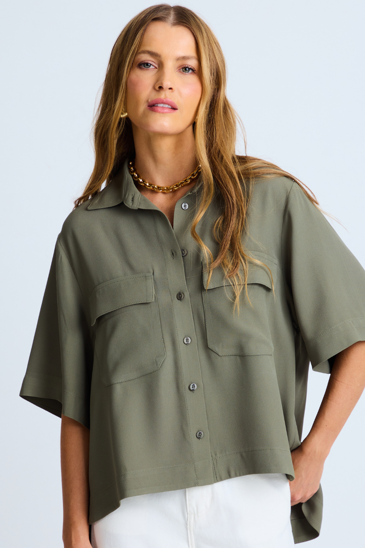 Camisa de Alfaiataria Manu Verde Militar