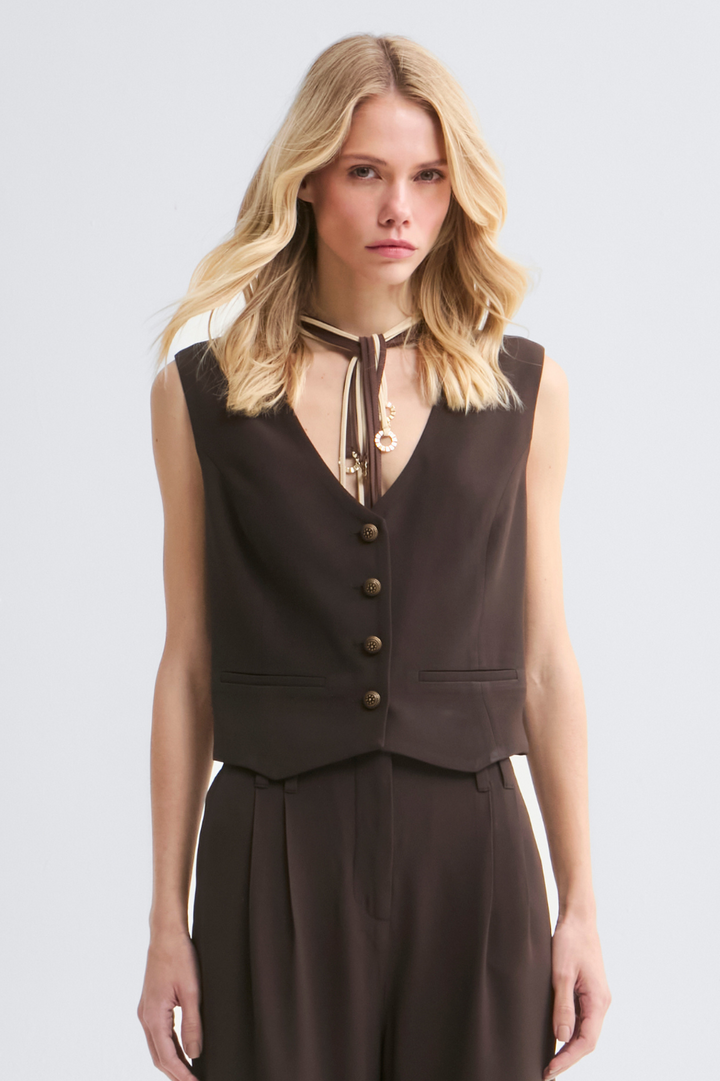 Colete de Alfaiataria Marrom Café Lari