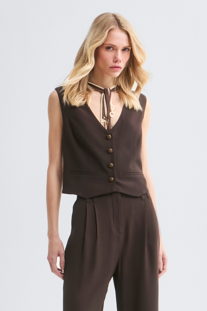 Colete de Alfaiataria Marrom Café Lari