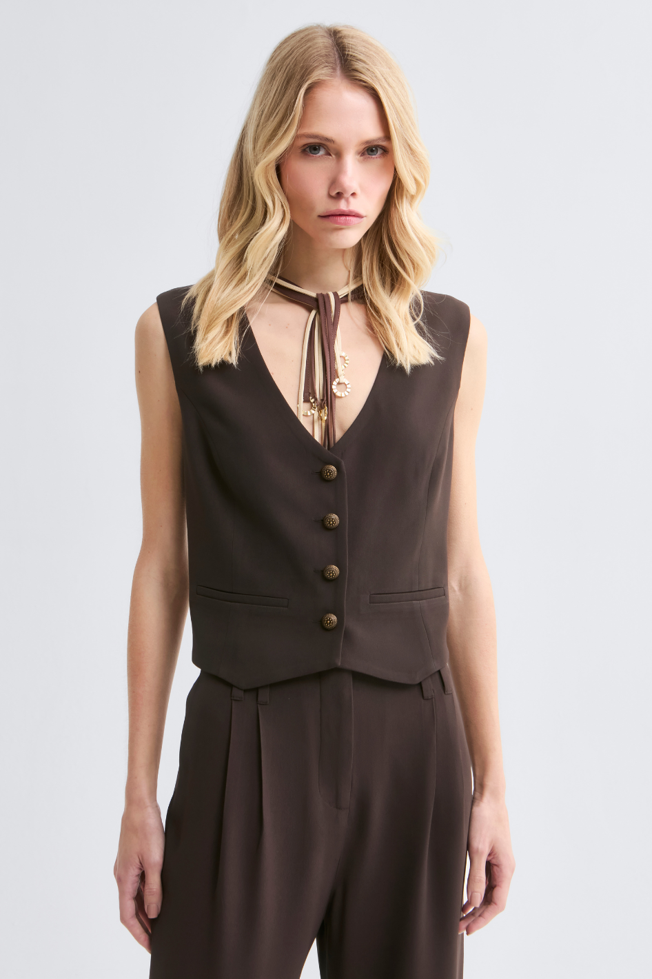 Colete de Alfaiataria Marrom Café Lari