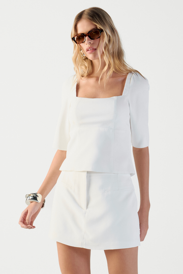 Shorts Saia Alfaiataria Molly Off White em crepe de acetato