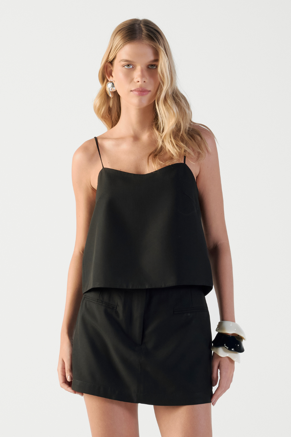 Shorts Saia Alfaiataria Molly Preto