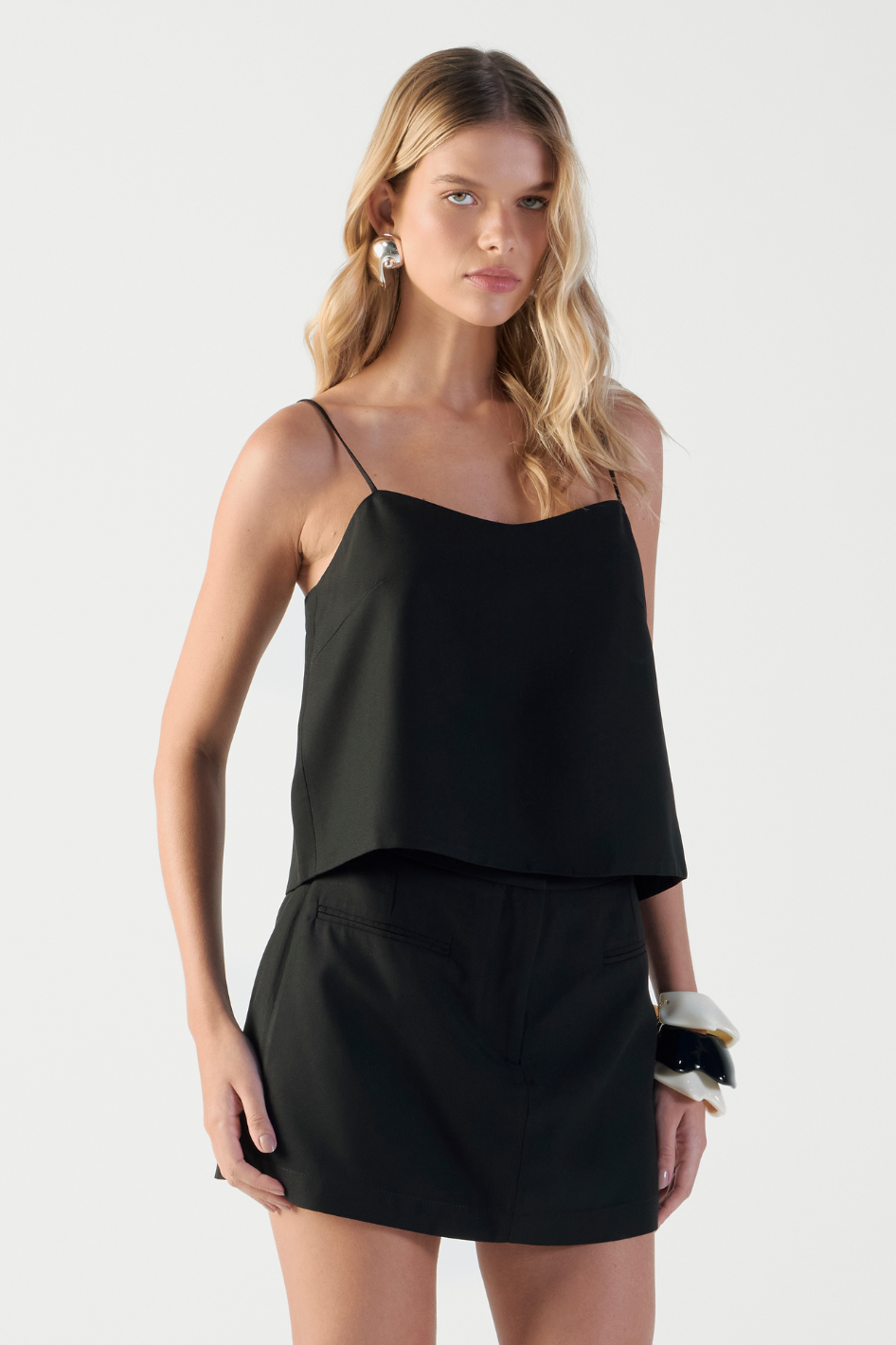 Shorts Saia Alfaiataria Molly Preto