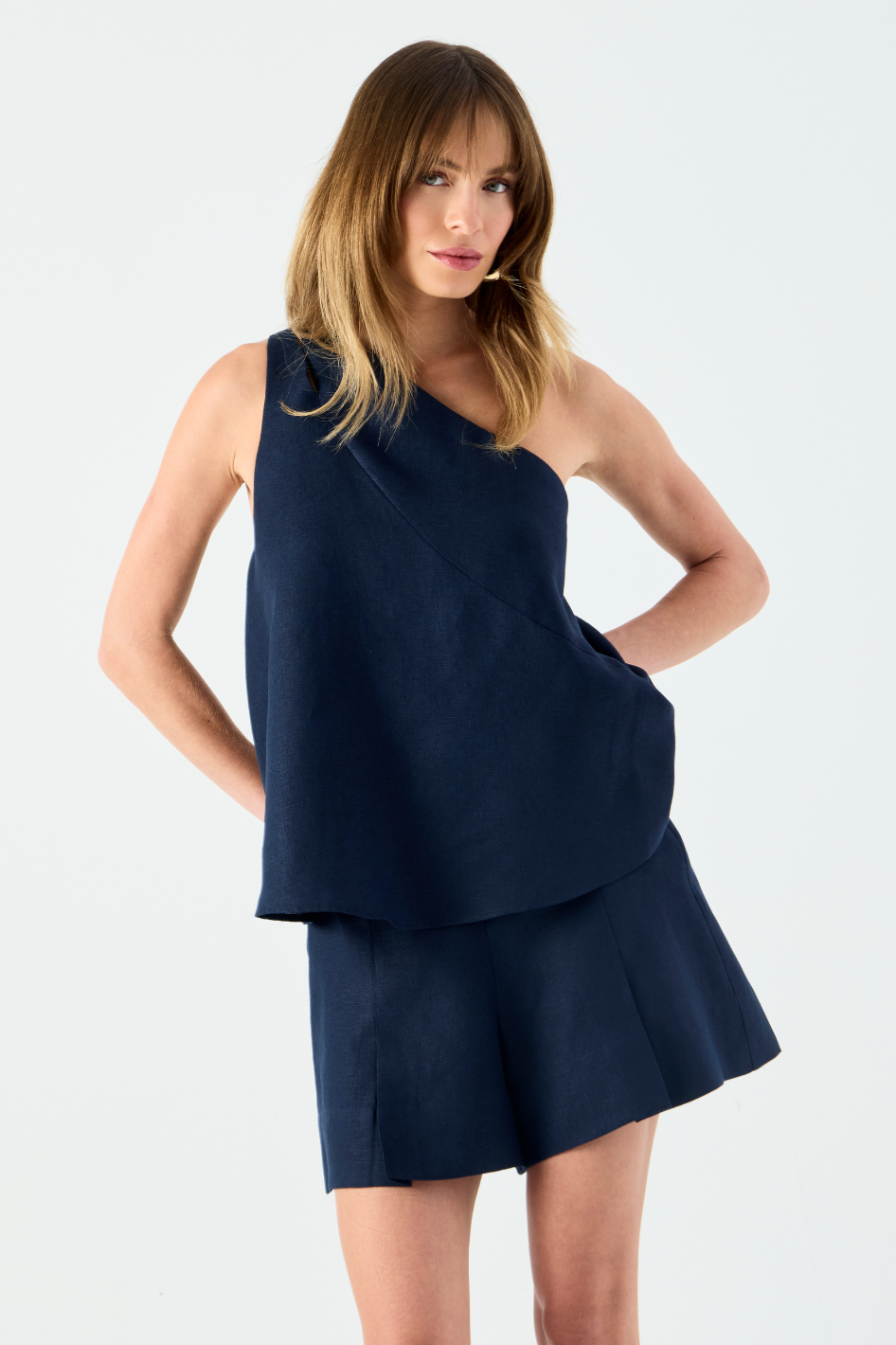 Shorts de Linho Brunella Azul Navy