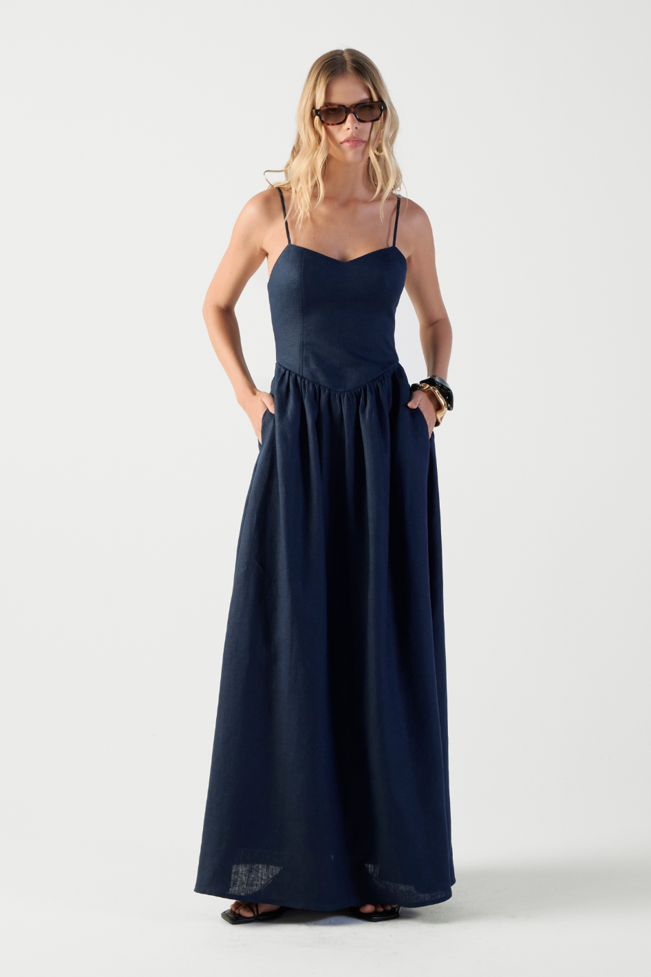 Vestido de Linho Azul Navy Brunella